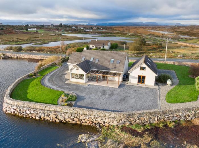 4 bedroom holiday home overlooking the sea in Connemara