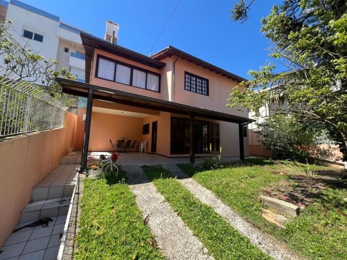 Casa 200 metros da praia