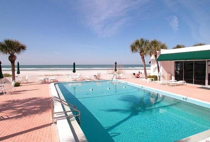 Lido Harbour Towers Lido Key & Private Beach!