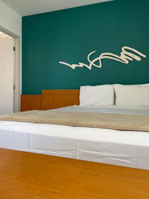 Praia do Canto Apart Hotel - Apto 405 - Varanda Lateral com Vista Mar