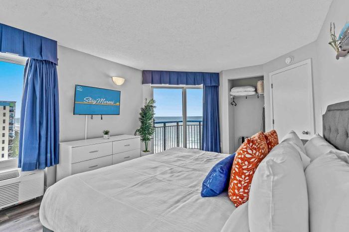 Deja View by StayMareni - Double Oceanfront Suite