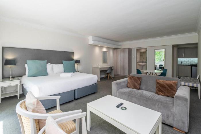 Stylish Retreat in Hollow on the Square