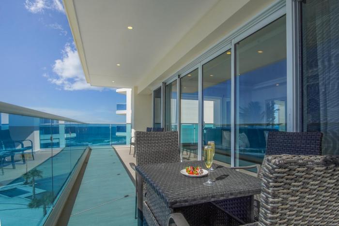 Delightful 2 bedroom condo Encantame Towers Verano 505