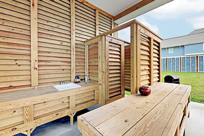 Escape Canal Front Boat Deck Fishing Spot