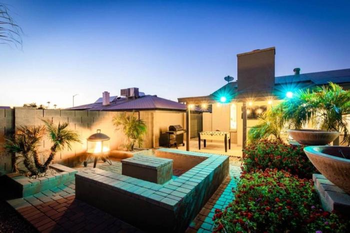 8 Large Bedrooms Hot Tub Game Lounge