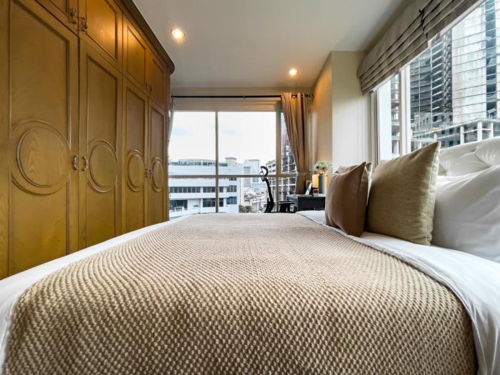 300m BTS l Large 110 sqm l Pool and Sauna