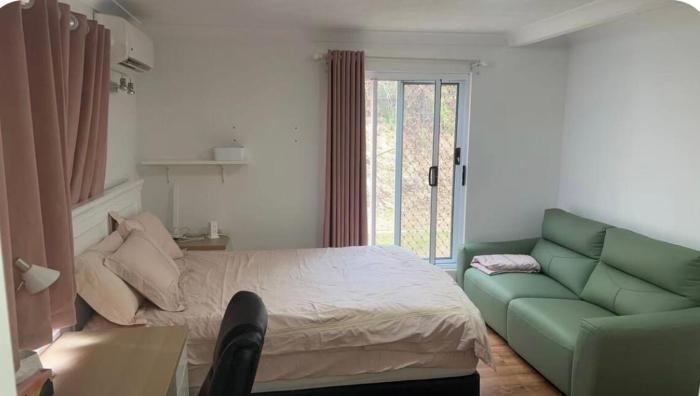 UQ master room for 3 people with back yard U2