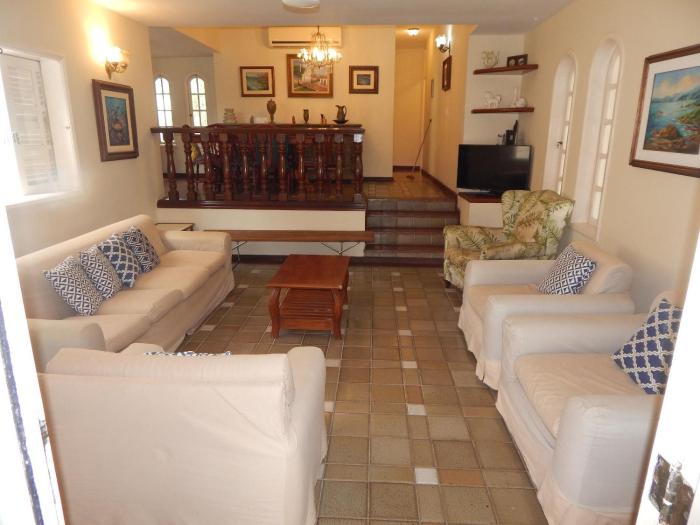 Casarão a 3 min da Praia do Forte