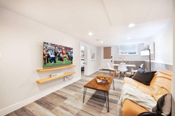 Pet Friendly 1BR Basement w Gym Near UW &Hospital