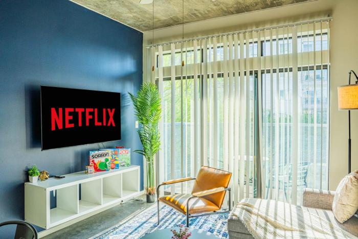 Modern 2BD - CDT - Gym, Pool, Parking - Sleep 8