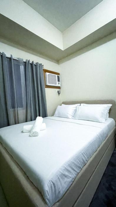 Cozy Modern Studio Overlooking the Skyline