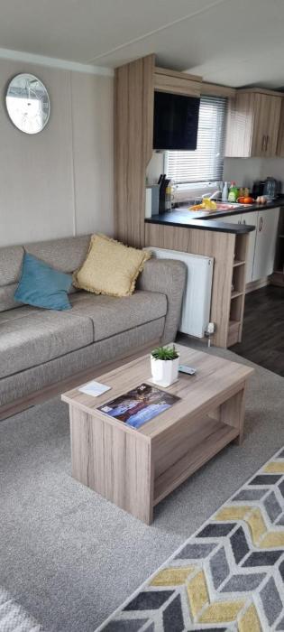 Stunning 6 Berth Caravan At Marine Holiday Park, Rhyl Ref 16191M