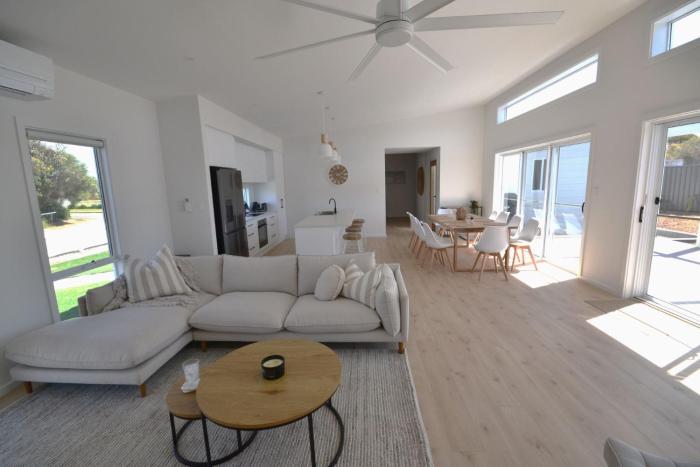 Luxury Coastal Retreat -14 Haynes Rd, Middleton