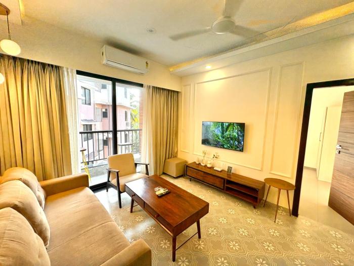 Candolim 1BHK Family Apartment with Pool & Gym - Walk to Beach