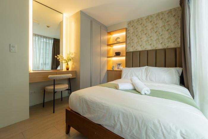 Amazing View - 2 BR Luxury Unit in BGC Uptown High Speed Wi-Fi Wi-Fi Washer