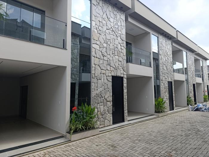 Casa 3 quartos , 60 leitos , vila fechada Cop 30