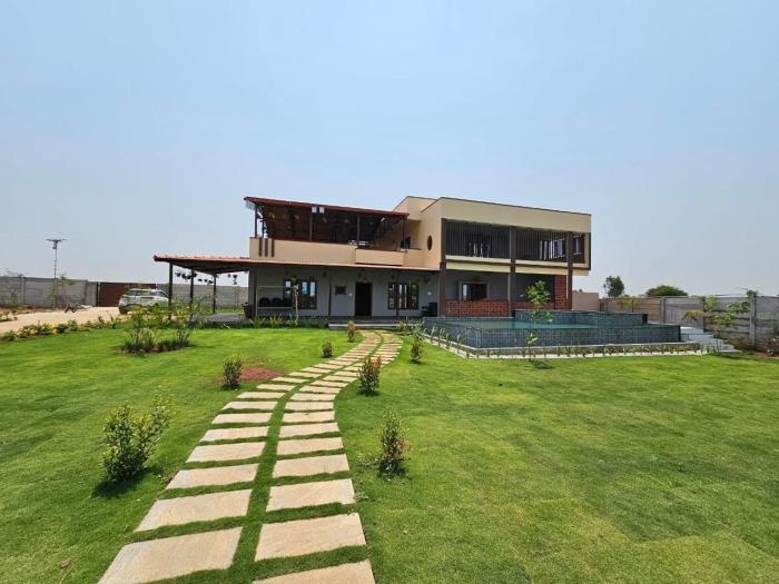 Blue Mirage Villa by StayJadeACPoolLawnJacuzzi