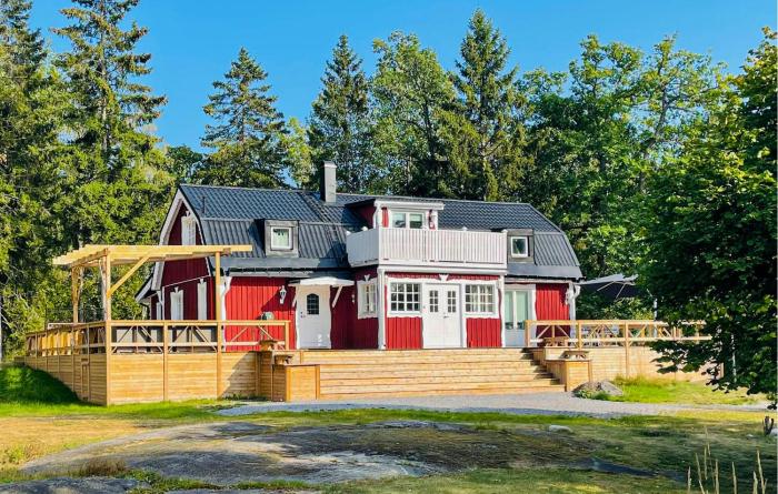 Awesome Home In Ingarö With Ethernet Internet