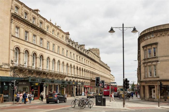 Studio Flat in Queens Road