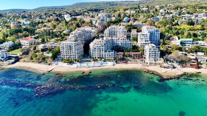 La Mer Sea View & Beachfront Apartment