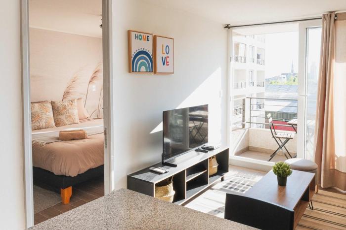 HOM l WiFi, AA, Piscina, Parking, Gym, ChapaDigital