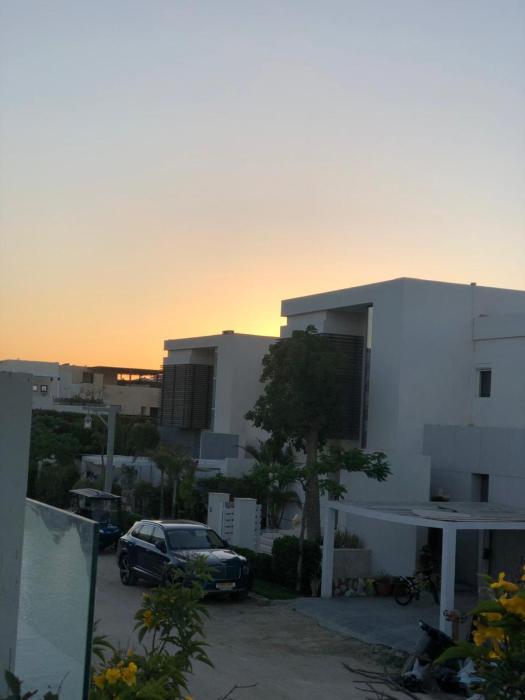 chalet hacienda white