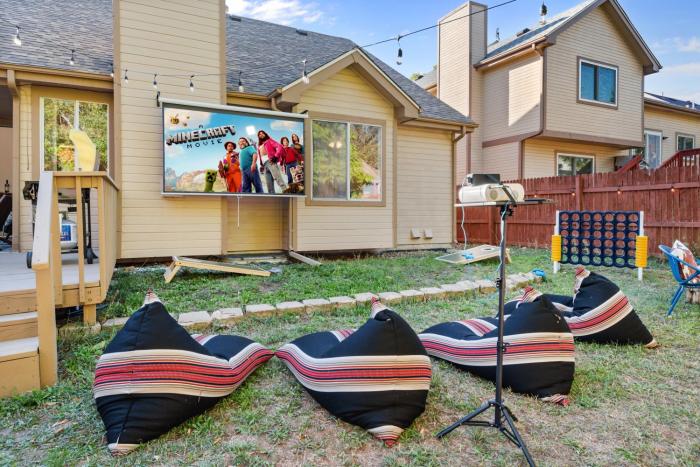 Game Room Paradise, Firepit & Outdoor Movies