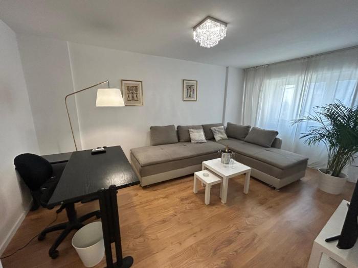 AVIATIEI Globalworth-Mall Promenada