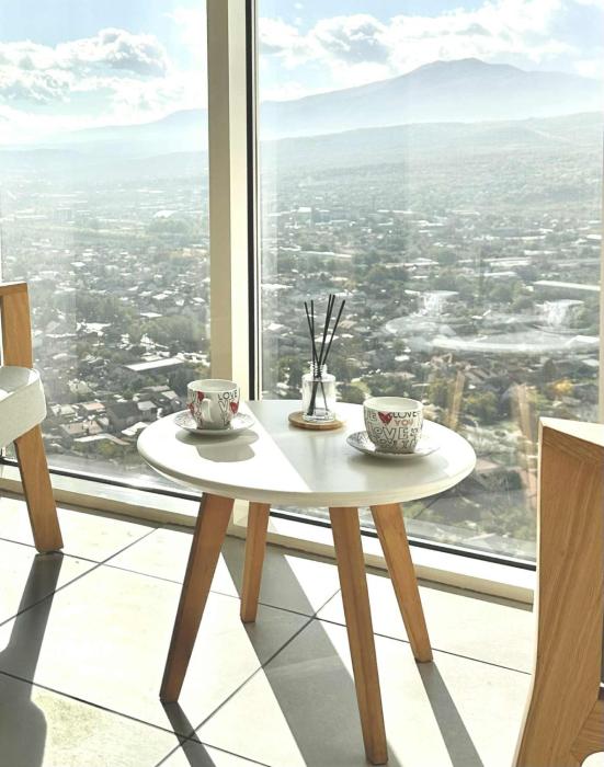 36th floor Sky city- 2 bedroom app free private parking