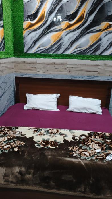 Krishan kripa dham near banke bihari g temple 400 mtr