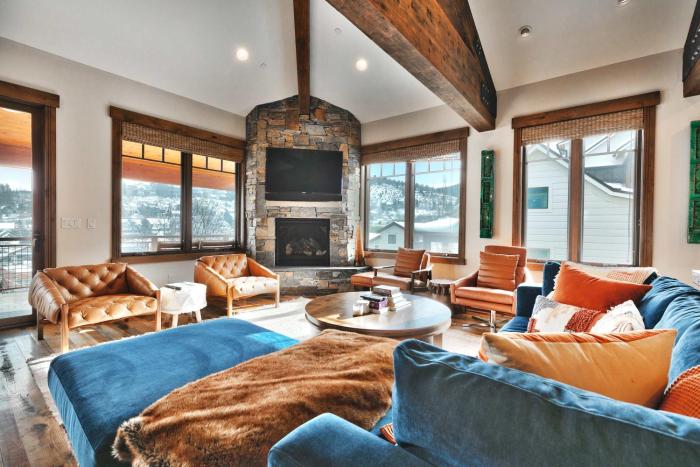 Old Town Escape Ski Access Theater Hot Tub