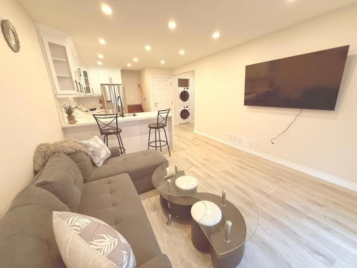 Modern 1-BR Suite EV Charger, Backyard BBQ & Near Square One