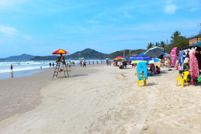 Pé na Areia Praia Grande Ubatuba Sp