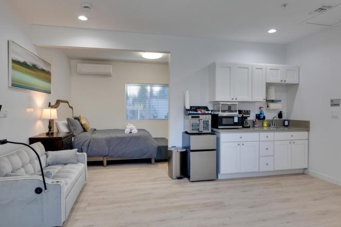 4 Mi to Old Pasadena Walkable Studio