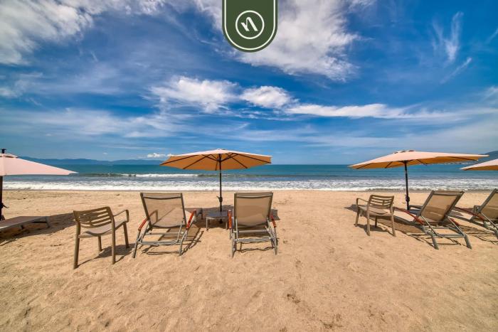 Oceanfront 2 BR Condo - Beach - Restaurant - Gym