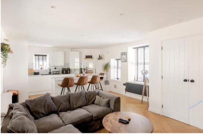 Entire house, close to central Bristol