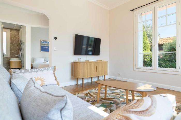 Warm Apartment - 2BR 4P - Cannes Near Beach