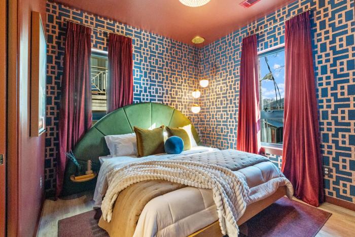 Three King Suites with Pool Gym Balcony Garage Right on Music Row Downtown Views from Rooftop Walk to RCA Studio B & Local Dining Elevator Access 24 Hr Hospitality