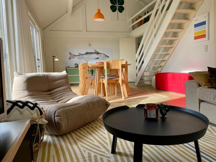 Atmospheric, quietly located polder cottage with private P