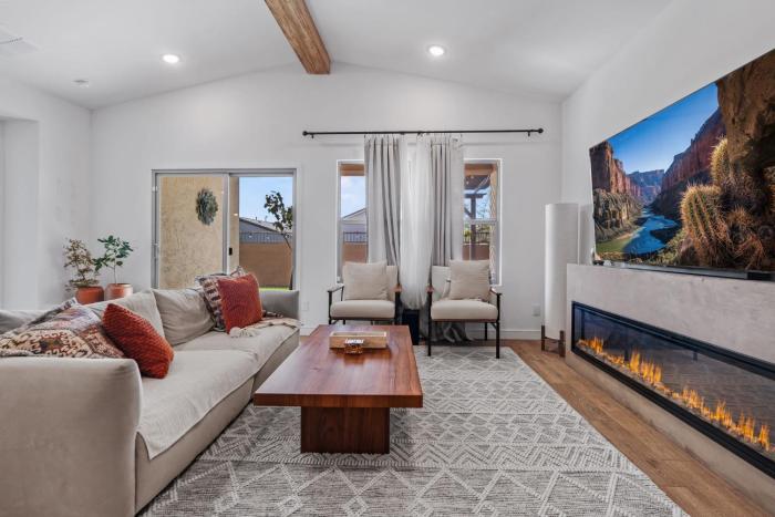 Desert Chic Glendale Oasis Near Stadium BBQ