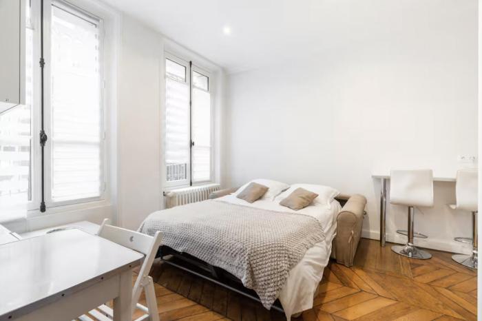 Superbe Studio a 5 mn de la TOUR EIFFEl à PIED IDEAL Touristes et professionnel moins 15pourcents sur les longs séjours