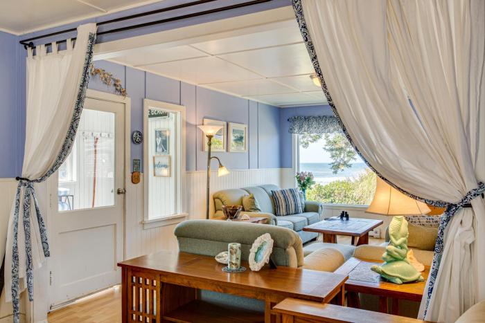 Ocean View with Hot Tub Miles Of Sandy Beach! Abalone Beach Cottage