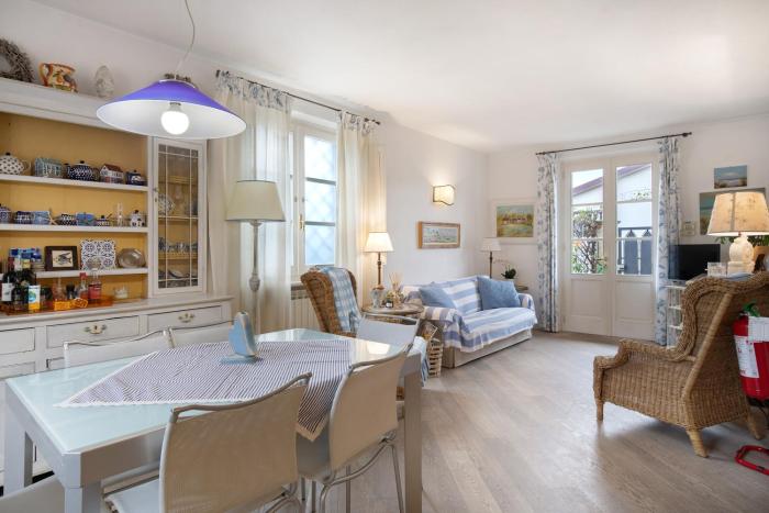 Red Villa In Forte Dei Marmi