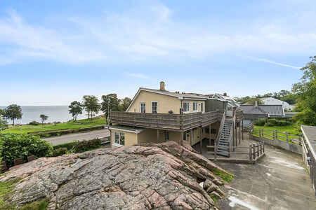 Beautifull 2-Room Apartment With Sea View