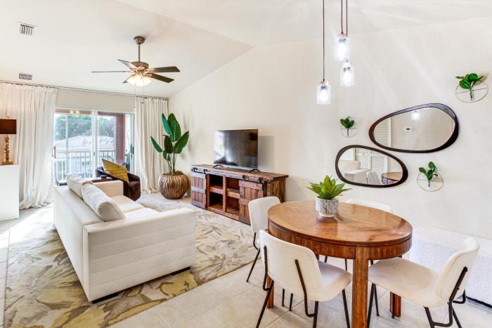 Golf Getaway Cape Coral Condo 1 Mi to River!