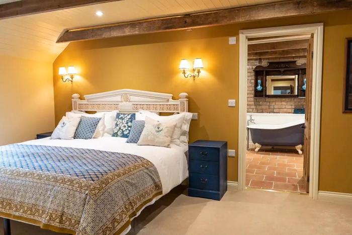 Goose Feather Barn, Wedmore luxury cottage for two