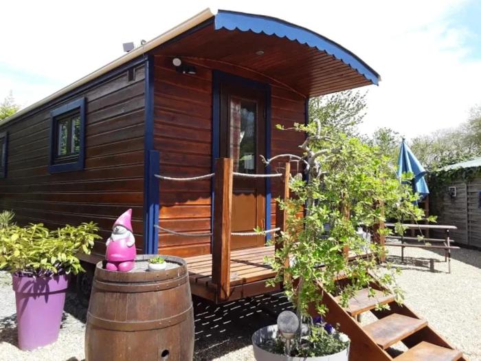 Roulotte Insolite avec Bain Nordique Privé à La Flèche - FR-1-410-485