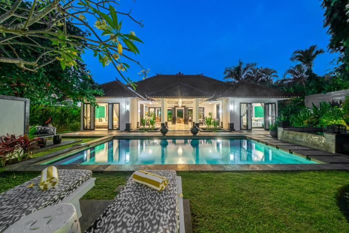 Ocean Two 4BR Family Retreat Oberoi