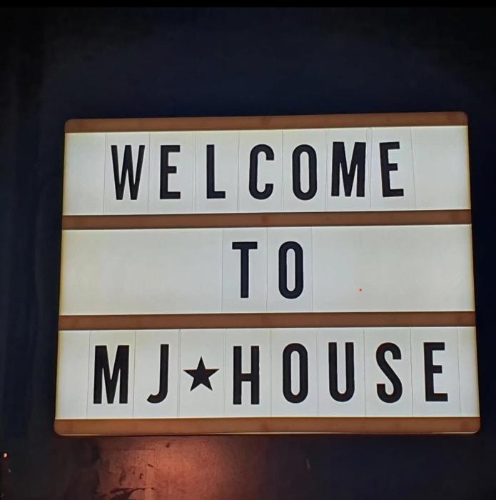 BEST LOCATION IN Hongdae