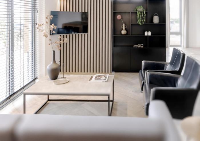 4-Bed Apartment Kitchen Free Parking